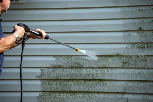 Vinyl Siding Power Washing in Pleasant Grove
